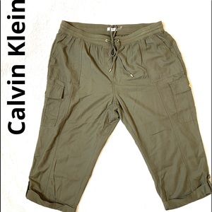 Calvin Klein Olive Capri with gold buttons NWT 1x